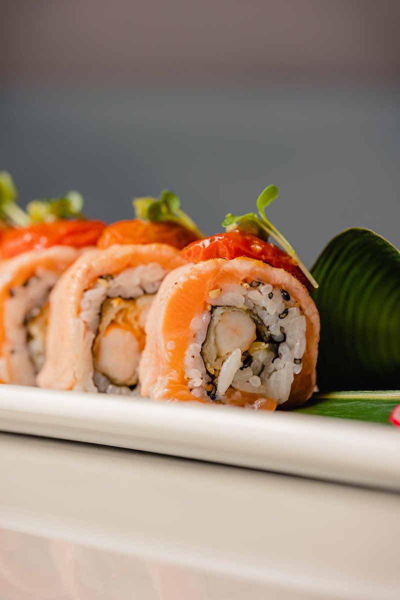 Uramaki salmone — QOR Milano